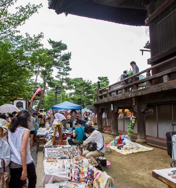 Marché artisanal du temple Chion-ji